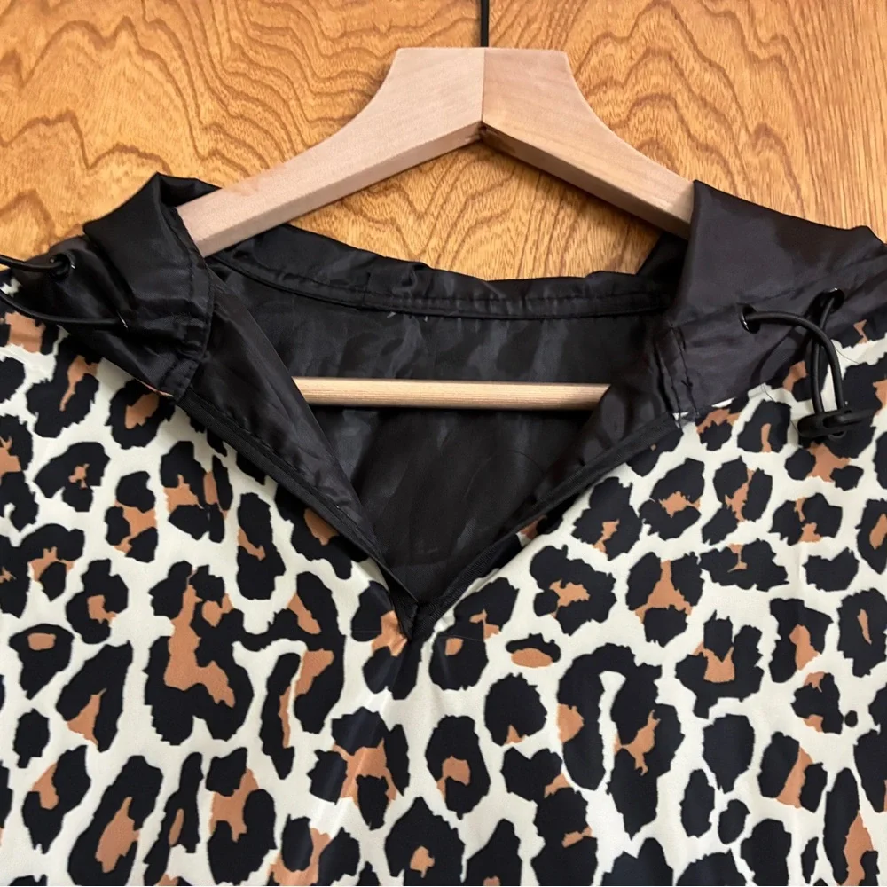 ☔️Leopard Rain Poncho - One Size - Picture 3 of 7